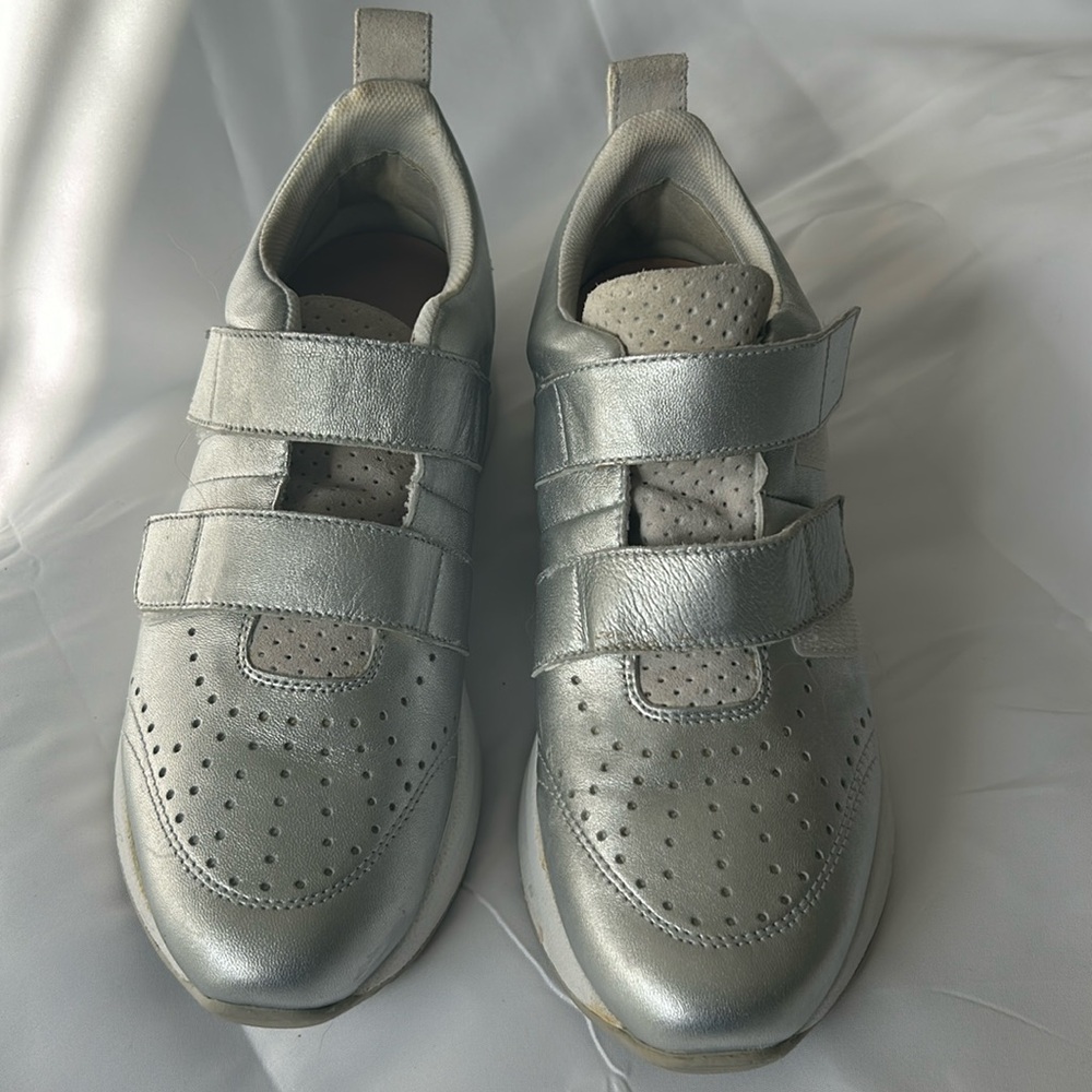 Geox respira Women's Sneaker Size 7